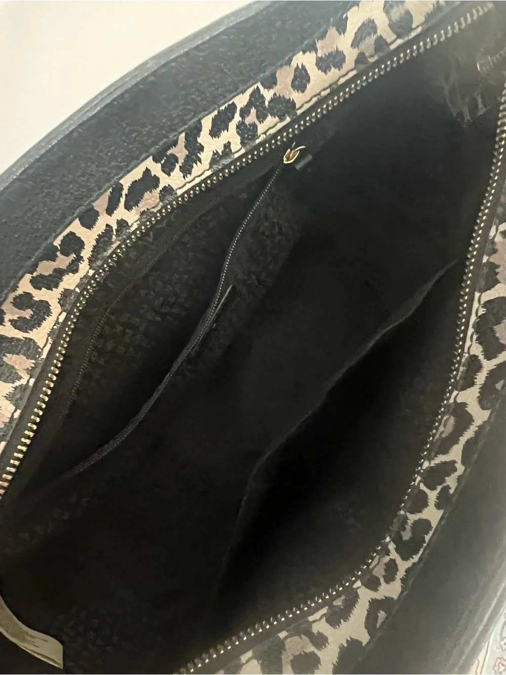 Kate Spade leather handbag with Leopard accents. - Picture 5 of 6